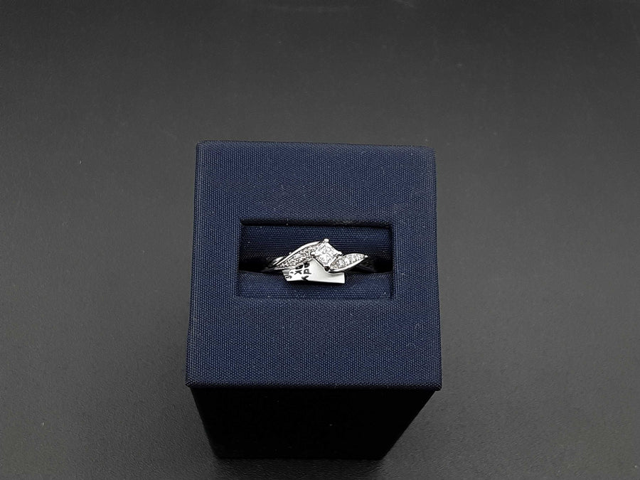 Women's Ring - Solitaire - White Gold 10k (.417) 1.8 grams Size 9.5