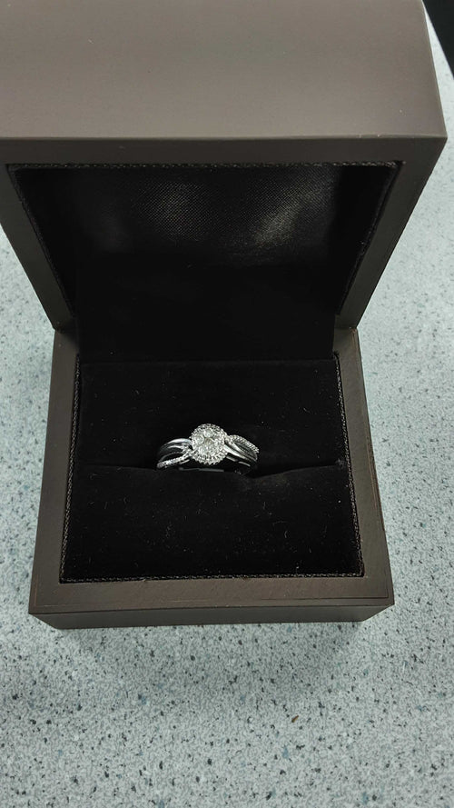 Women's Ring - White Gold 10k (.417) 2.5 grams Size 7.5