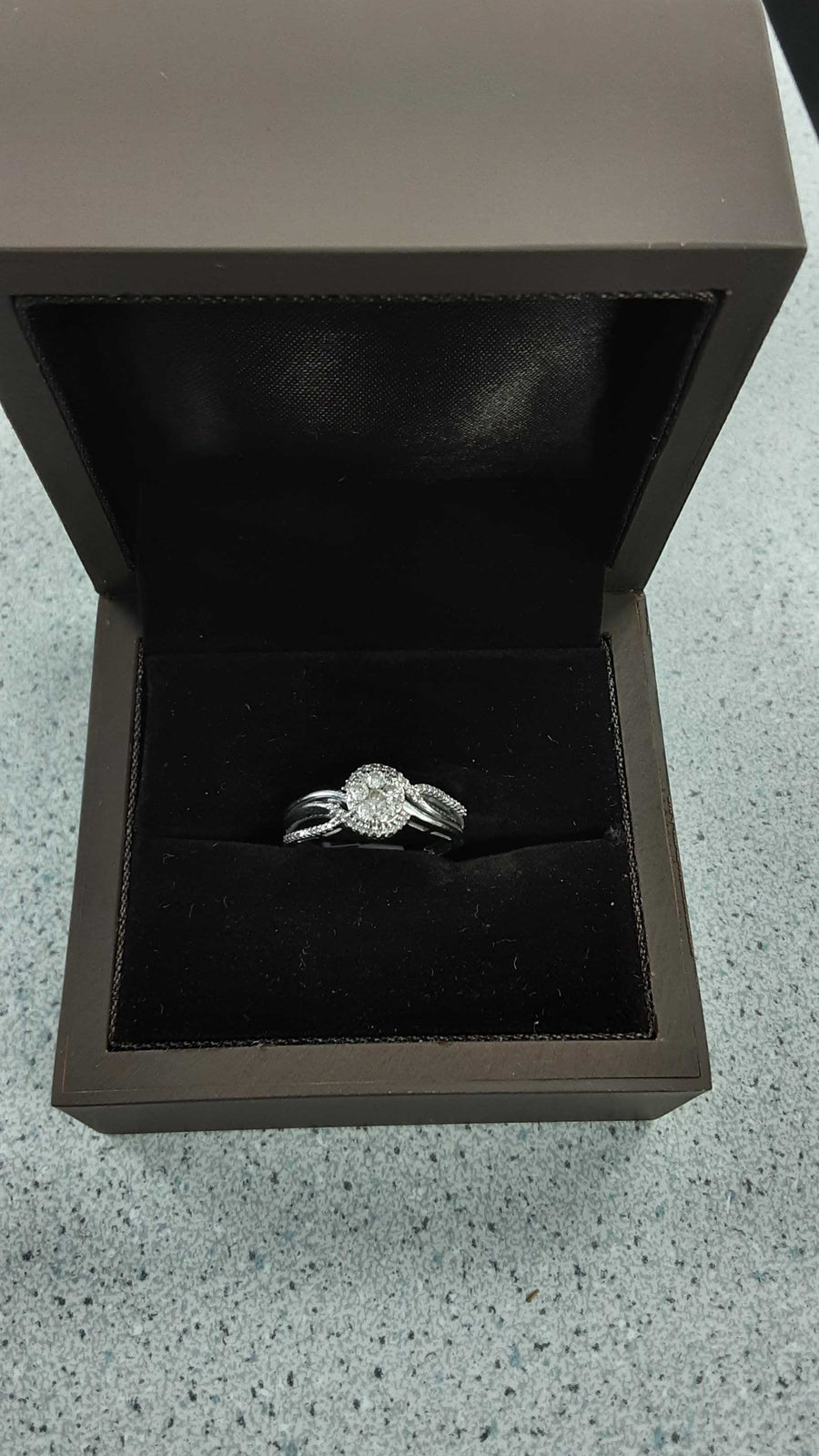 Women's Ring - White Gold 10k (.417) 2.5 grams Size 7.5