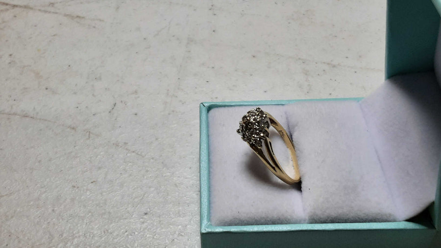 Women's Ring - White Gold 10k (.417) 2.3 grams Size 7.5