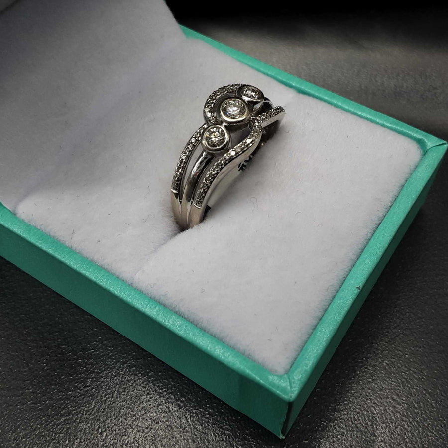 Women's Ring - White Gold 10k (.417) 3.8 grams Size 8