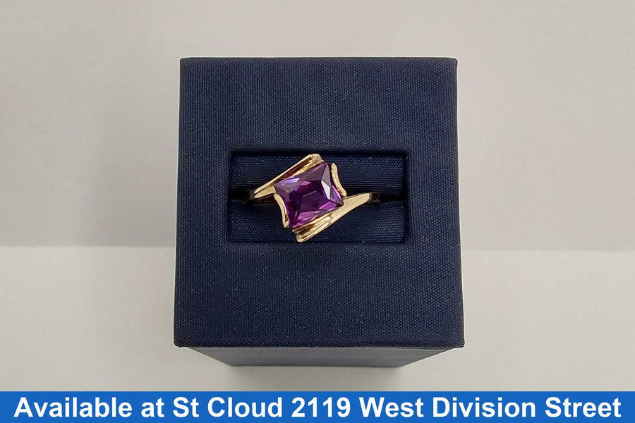 Women's Ring - Yellow Gold 14k (.585) 1.94 grams Size 8.5