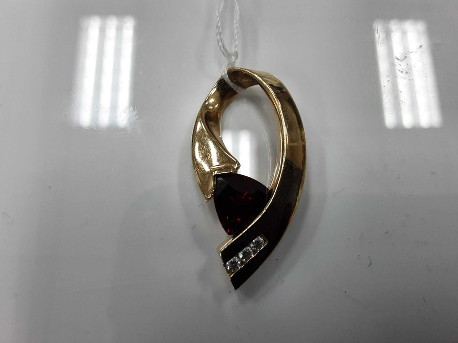Diamond Pendant - Yellow Gold 14k (.585) 3 grams