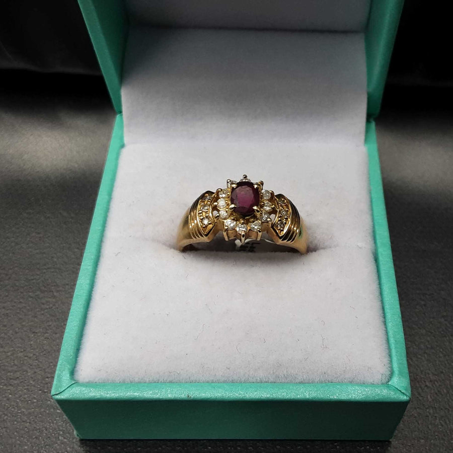 Women's Ring - Yellow Gold 18k (.750) 3.6 grams Size 7
