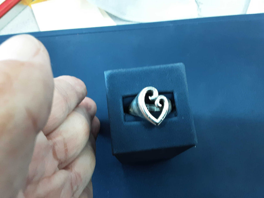 Women's Ring - Silver 8.2 grams Size 9.5