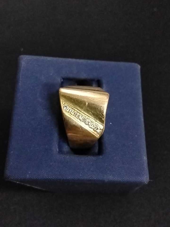 Women's Ring - Yellow Gold 18k (.750) 7 grams Size 20