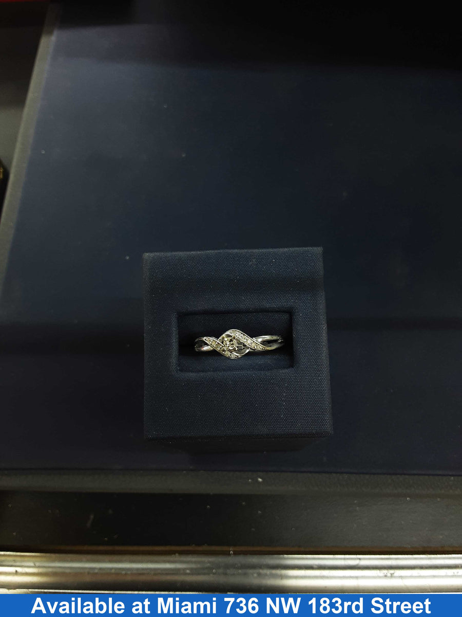 Women's Ring - Solitaire - White Gold 10k (.417) 1.8 grams Size 8.5