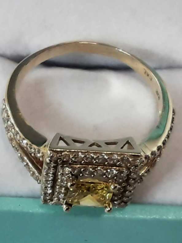 Women's Ring - Yellow Gold 10k (.417) 4.2 grams Size 10