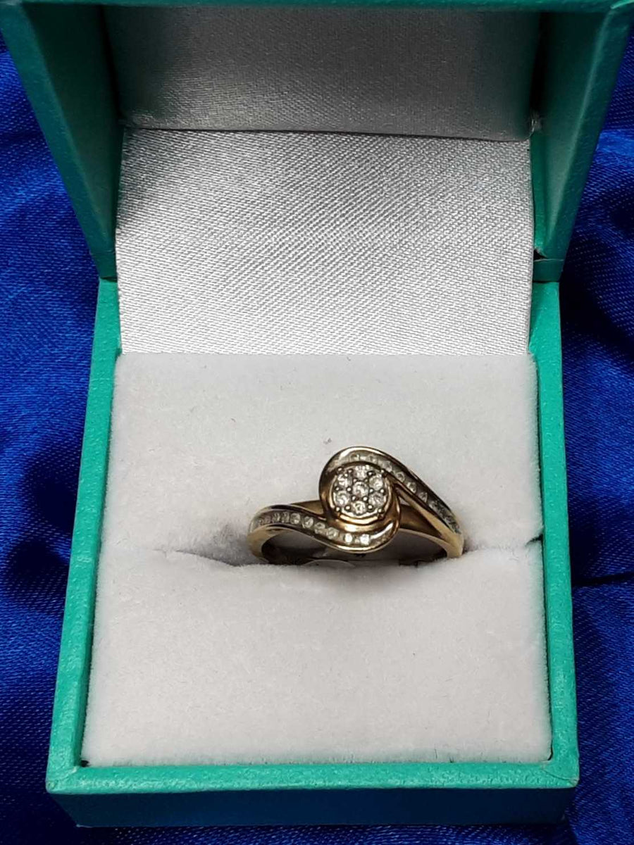 Women's Ring - Yellow Gold 10k (.417) 2.5 grams Size 7.5