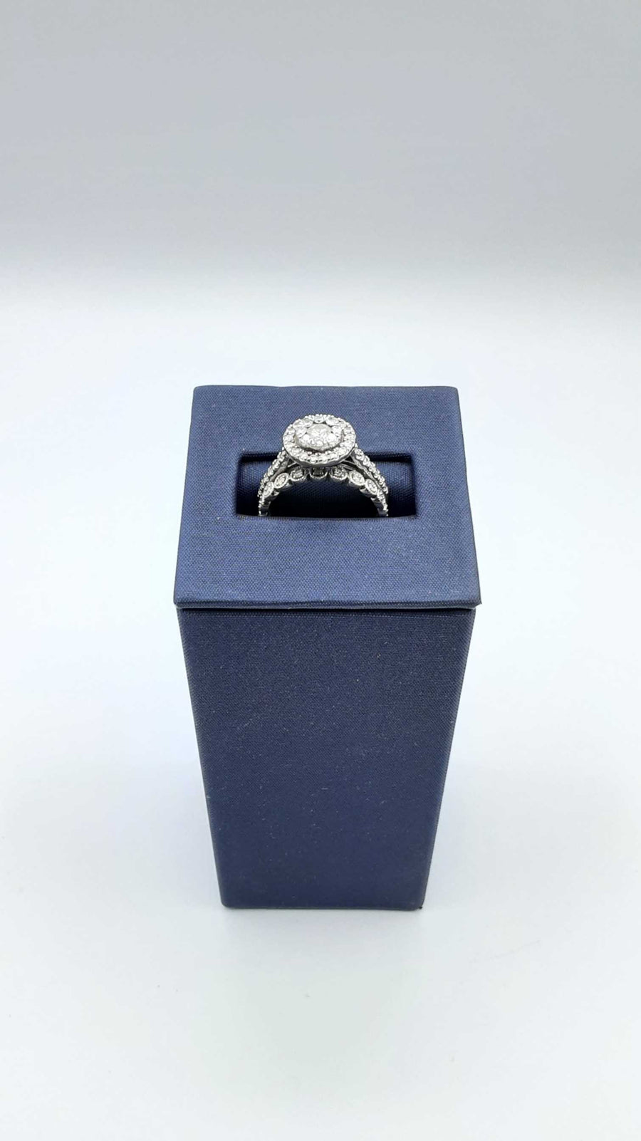 Women's Ring - White Gold 10k (.417) 3.4 grams Size 5
