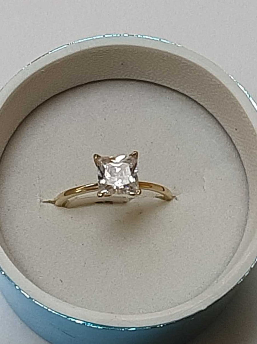 Women's Ring - Solitaire - Yellow Gold 10k (.417) 1.4 grams Size 5.5