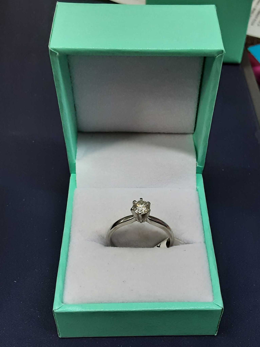 Women's Ring - Solitaire - Platinum 3.8 grams Size 8