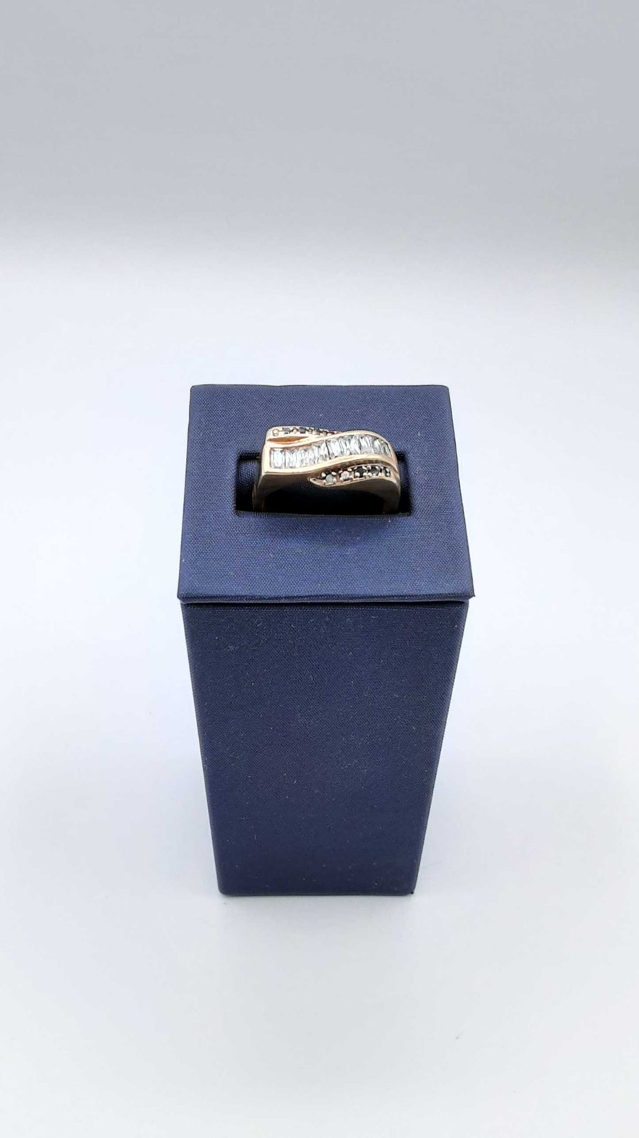 Men's Ring - Yellow Gold 10k (.417) 5.4 grams Size 8