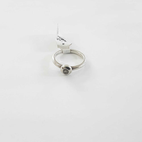 Women's Ring - Solitaire - Silver 3.2 grams Size 7