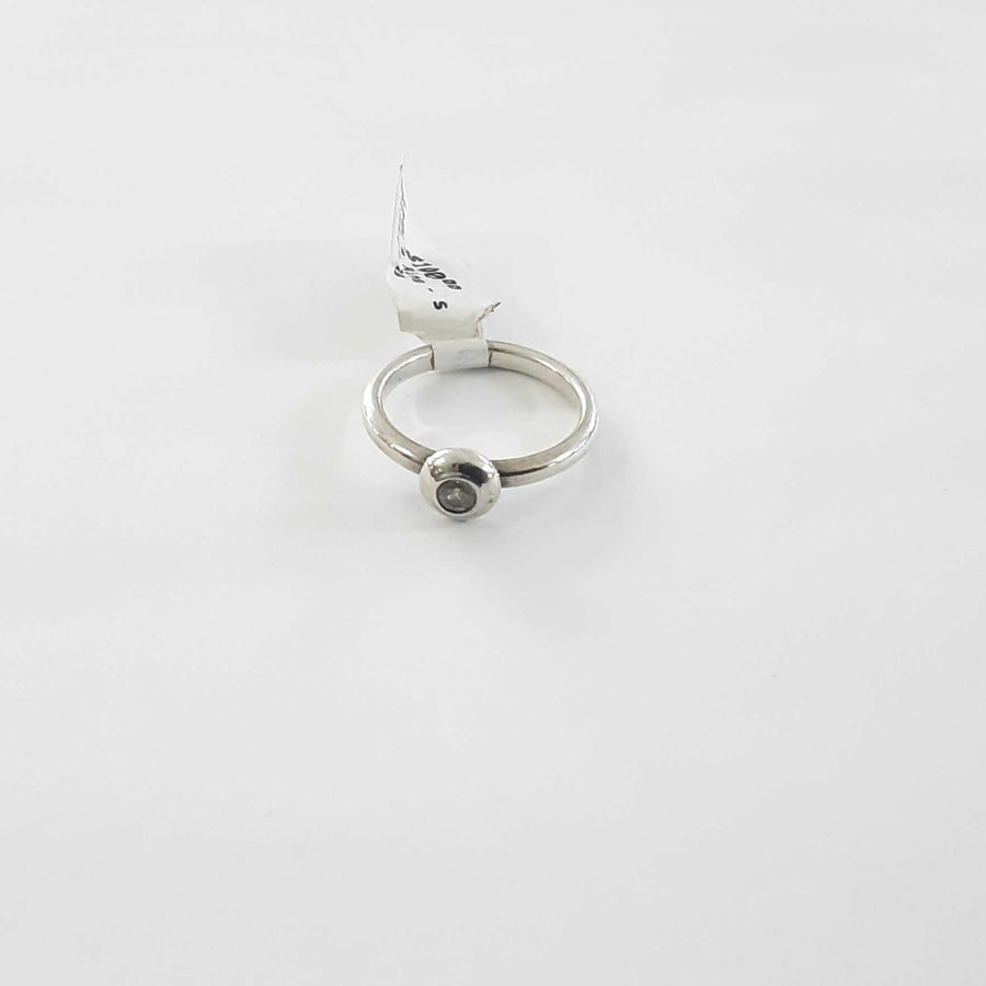 Women's Ring - Solitaire - Silver 3.2 grams Size 7