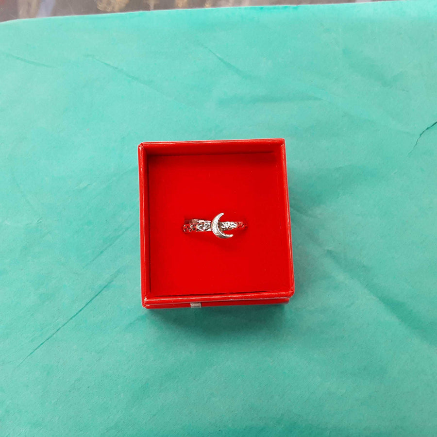 Women's Ring - Silver 3.3 grams Size 8