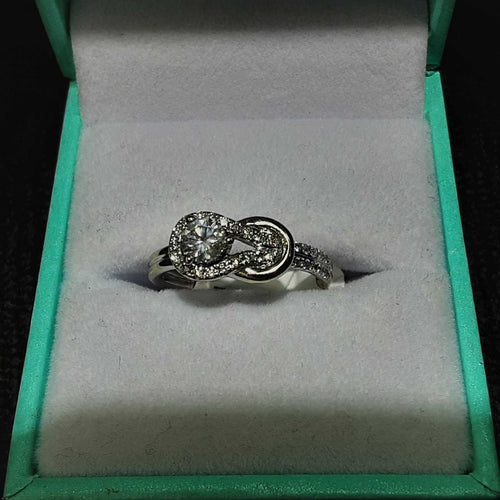 Women's Ring - White Gold 14k (.585) 3.3 grams Size 5.5