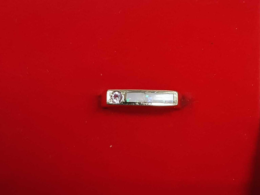 Women's Ring - Yellow Gold 14k (.585) 3.2 grams Size 4