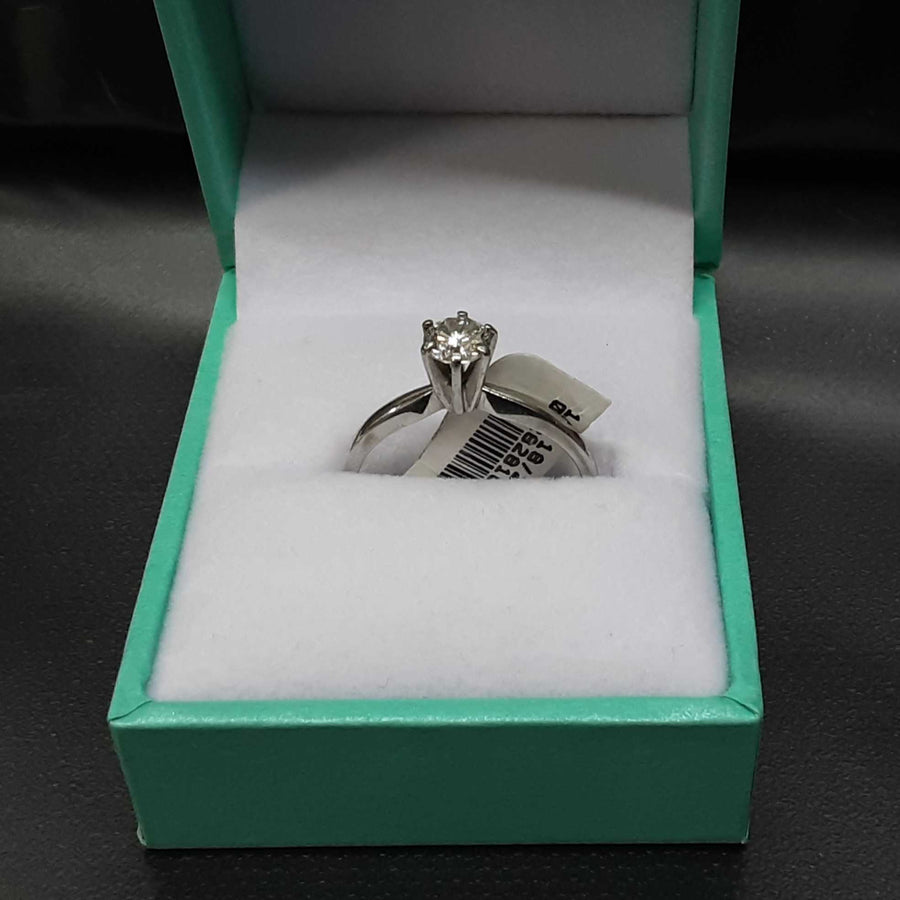 Women's Ring - Solitaire - Platinum 3.8 grams Size 8