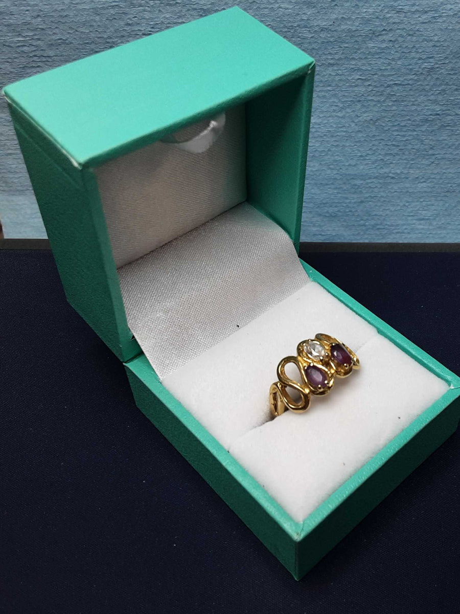 Women's Ring - Yellow Gold 14k (.585) 3.5 grams Size 7.5