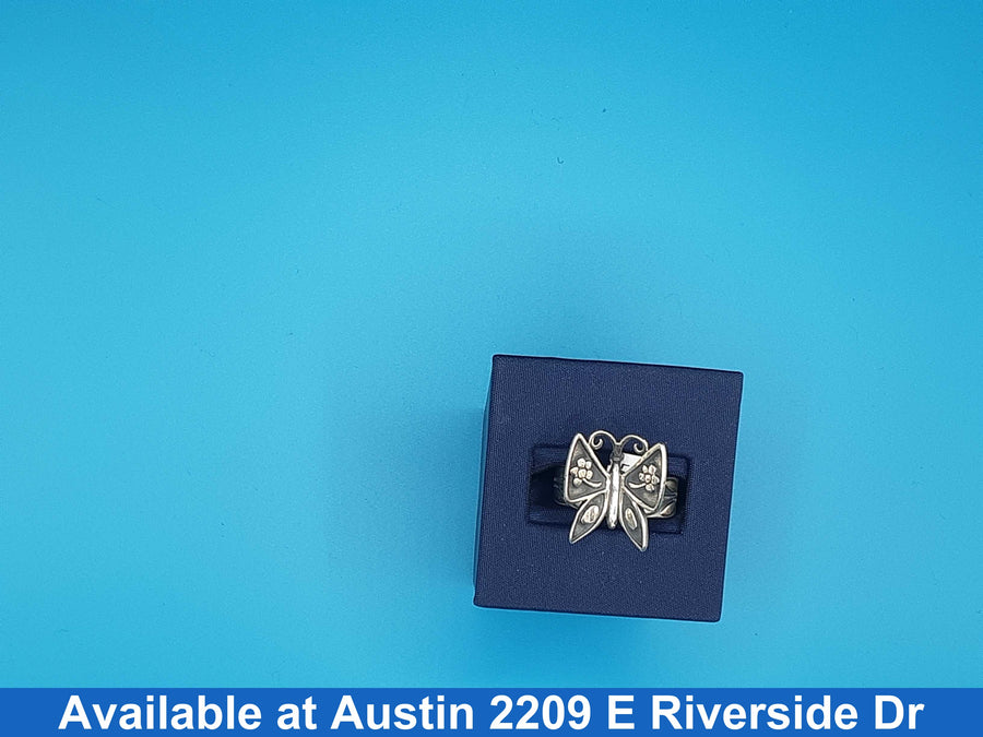 Women's Ring - Silver 9.9 grams Size 7.5
