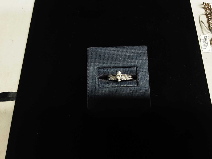Women's Ring - Anniversary - Yellow Gold 10k (.417) 1.7 grams Size 6