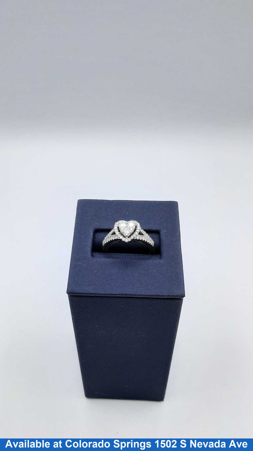 Women's Ring - White Gold 10k (.417) 3.3 grams Size 5.5