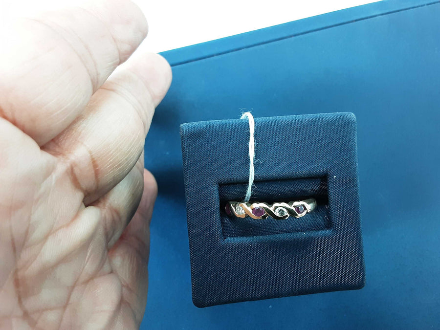 Women's Ring - Yellow Gold 10k (.417) 3 grams Size 8.5