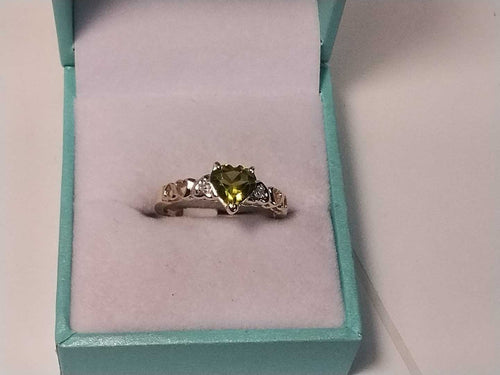 Women's Ring - Yellow Gold 10k (.417) 2.5 grams Size 7.5