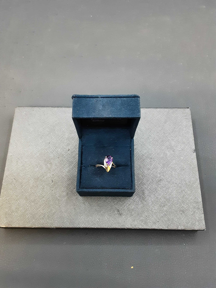 Women's Ring - Yellow Gold 10k (.417) 2.1 grams Size 6.5