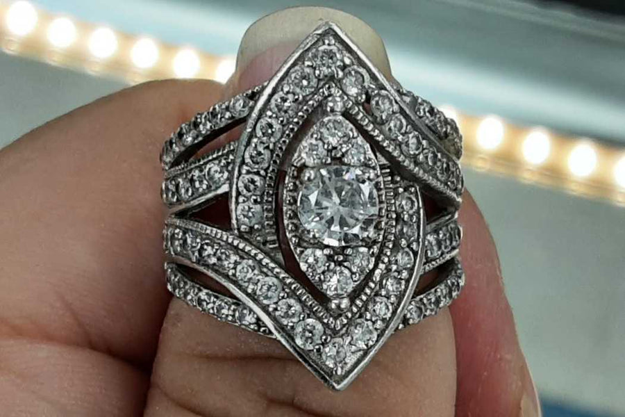 Women's Ring - Silver 8 grams Size 6