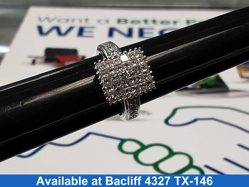 Women's Ring - White Gold 18k (.750) 5.7 grams Size 4