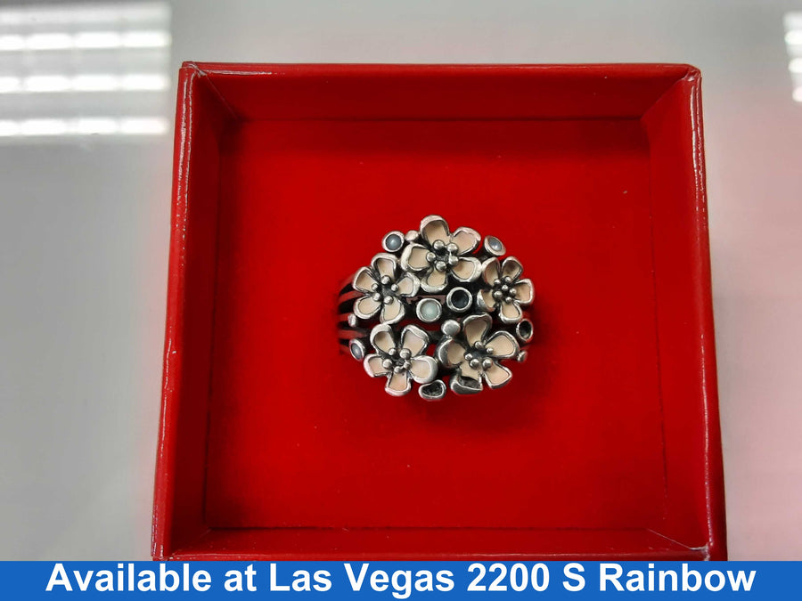 Women's Ring - Silver 7.7 grams Size 7