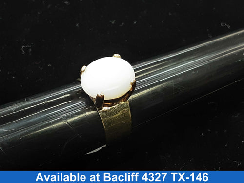 Women's Ring - Solitaire - Yellow Gold 10k (.417) 3.8 grams Size 6