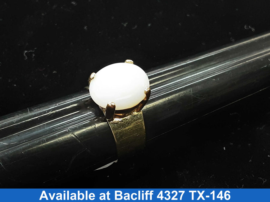 Women's Ring - Solitaire - Yellow Gold 10k (.417) 3.8 grams Size 6