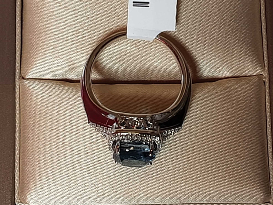 Women's Ring - White Gold 14k (.585) 5.8 grams Size 8