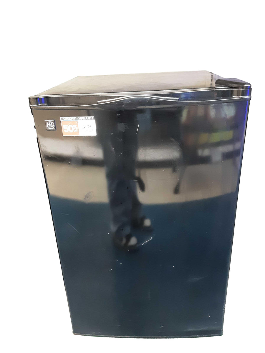 General Electric Wmr04bapbb Black Compact Refrigerator