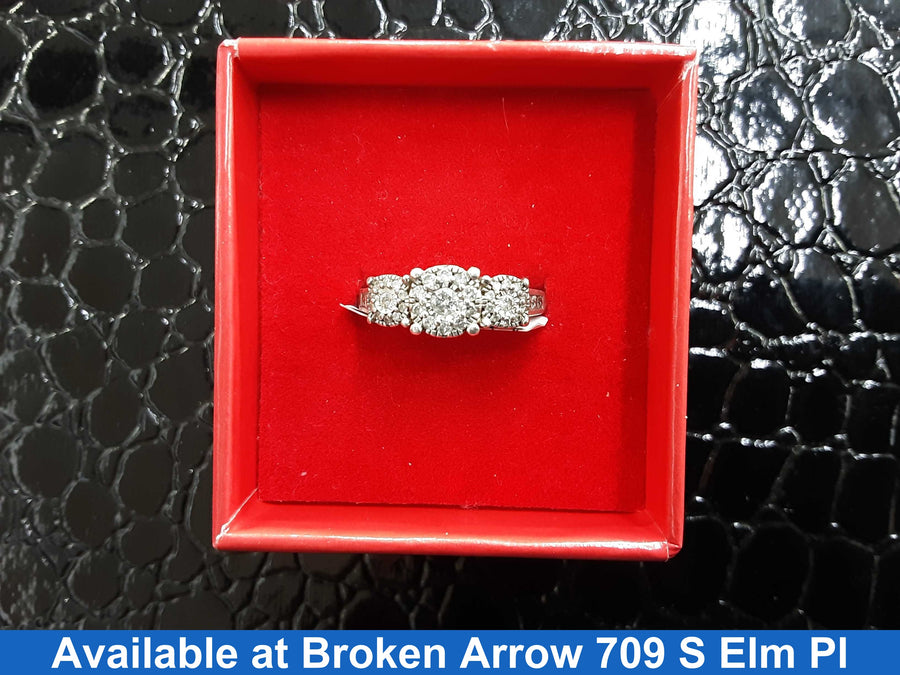 Women's Ring - Silver 3.8 grams Size 9