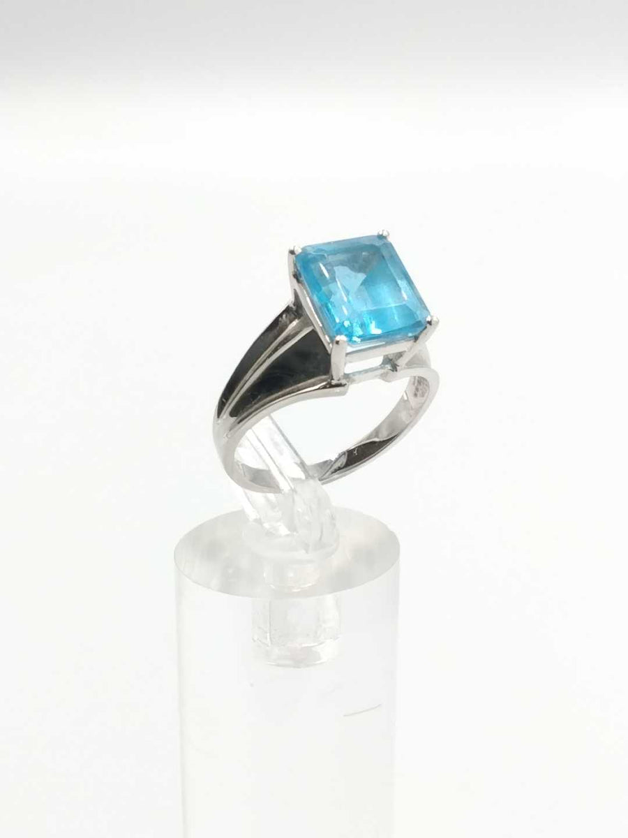 Women's Ring - White Gold 14k (.585) 3.9 grams Size 6.5