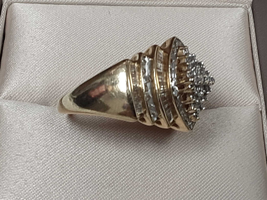 Women's Ring - Yellow Gold 10k (.417) 5.2 grams Size 7.5