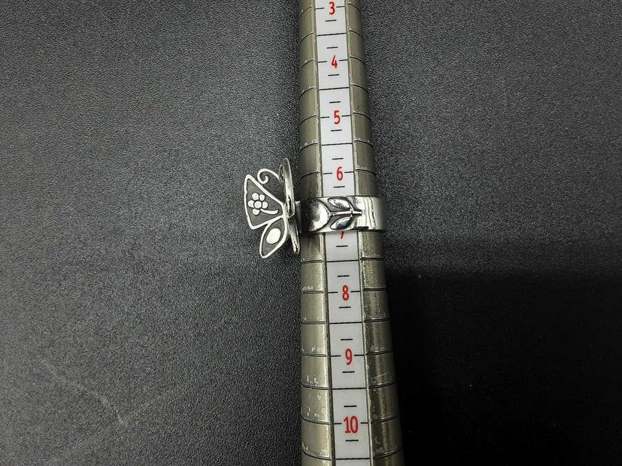 Women's Ring - Silver 9 grams Size 7.5