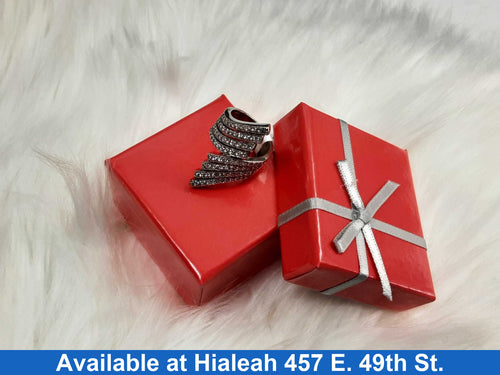 Women's Ring - White Gold 18k (.750) 8.3 grams Size 7