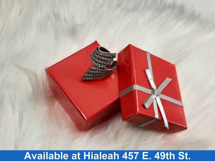 Women's Ring - White Gold 18k (.750) 8.3 grams Size 7