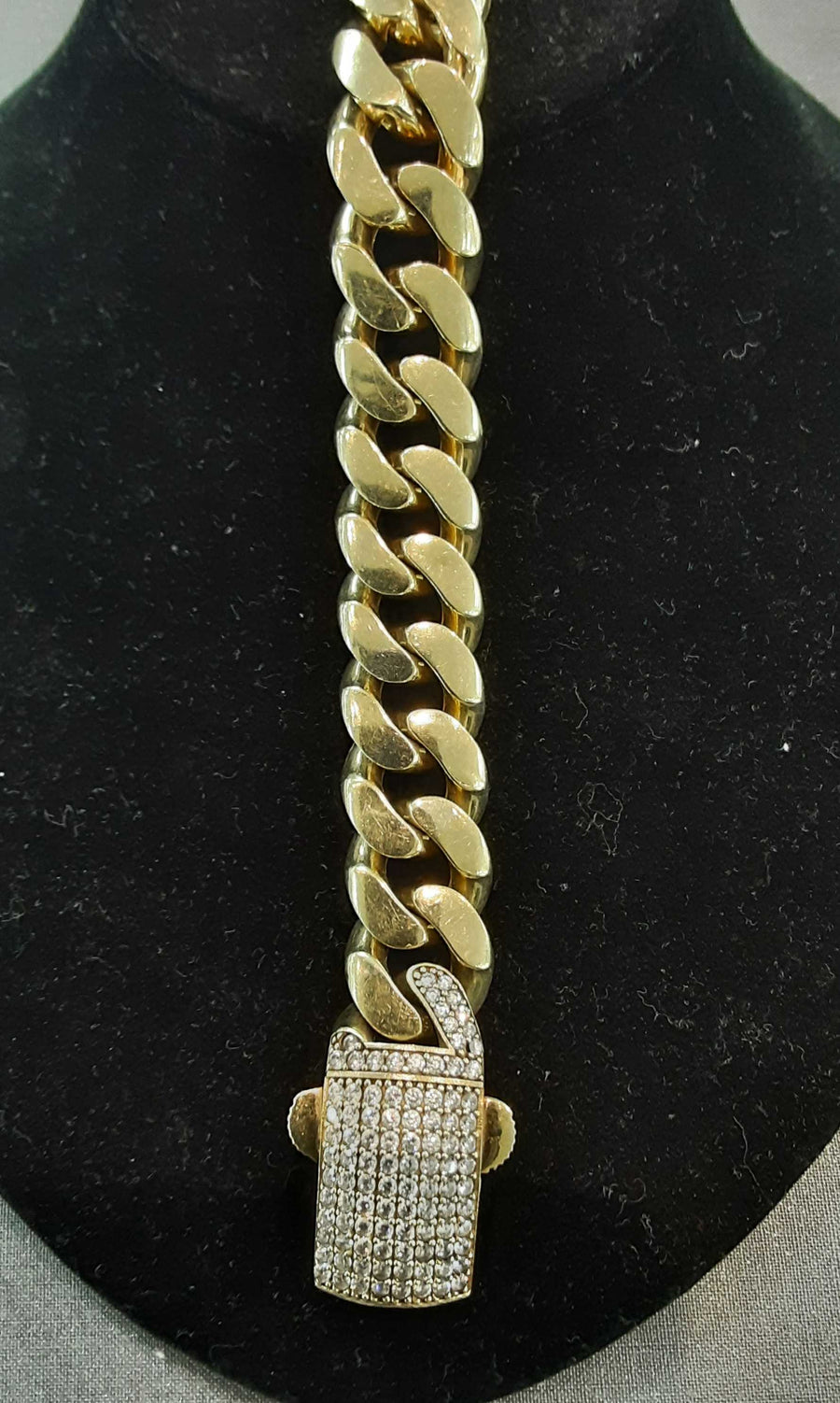 Cuban Link Bracelet - Yellow Gold 10k (.417) 42.6 grams 9 inch