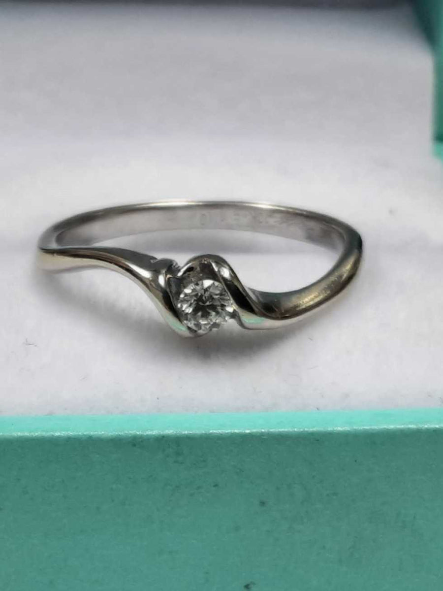 Women's Ring - Solitaire - Yellow Gold 10k (.417) 1.8 grams Size 7.5