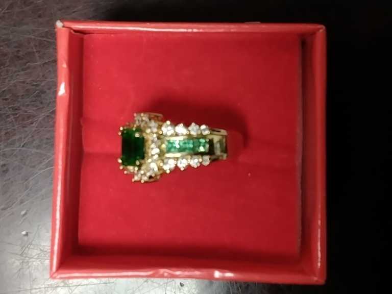 Women's Ring - Yellow Gold 14k (.585) 6.4 grams Size 6.5