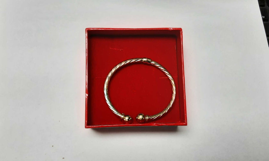 Bangle Bracelet - Yellow Gold 14k (.585) 9.7 grams 6 inch