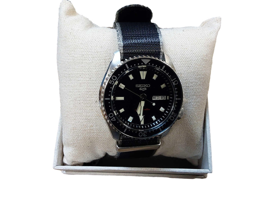 Seiko 4r36-15w2 R5 2 Black Regular Watch