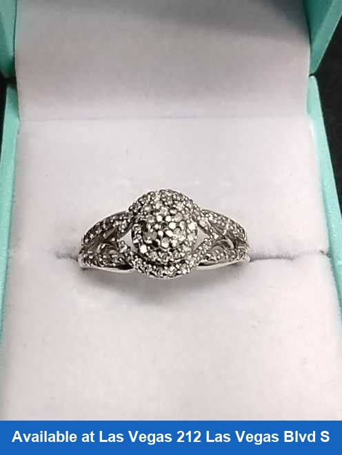 Women's Ring - Silver 3.8 grams Size 20