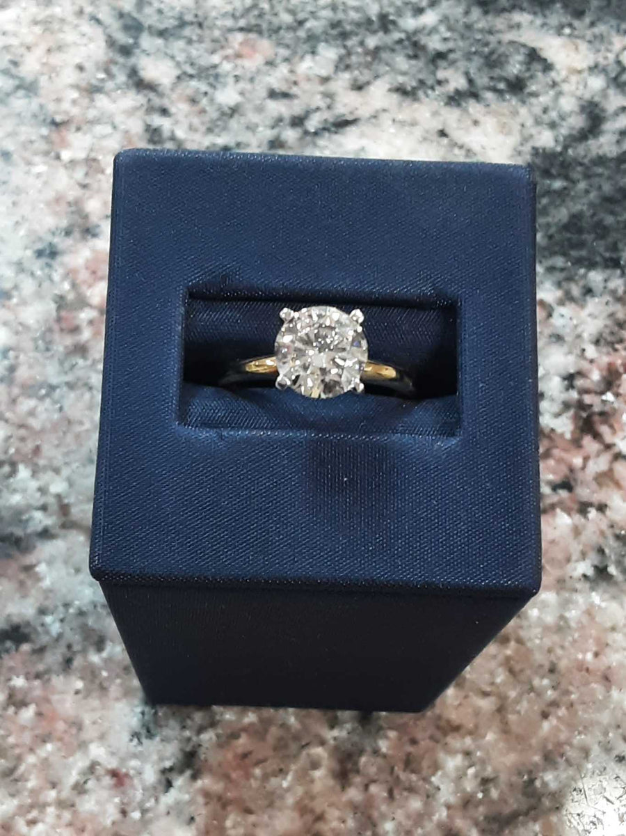 Women's Ring - Solitaire - Yellow Gold 18k (.750) 3.8 grams Size 7